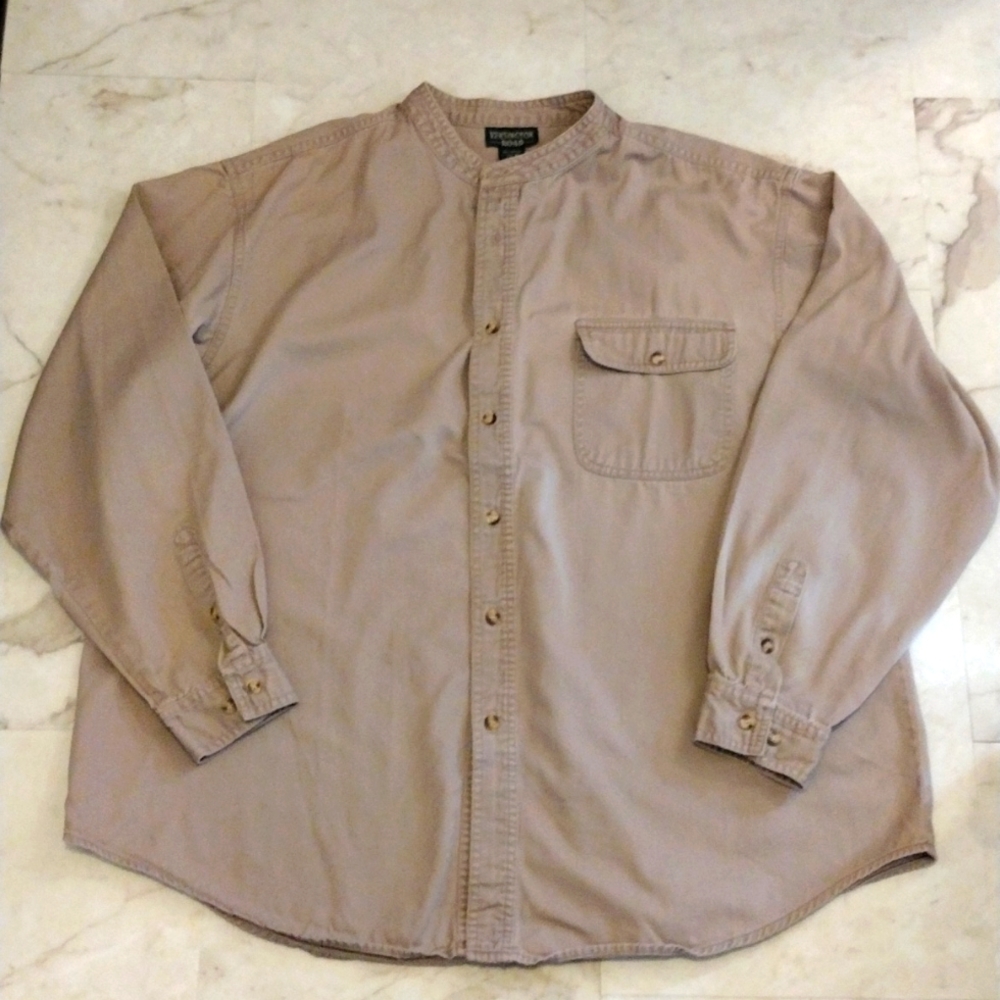 Kingston Road casual button down shirt.